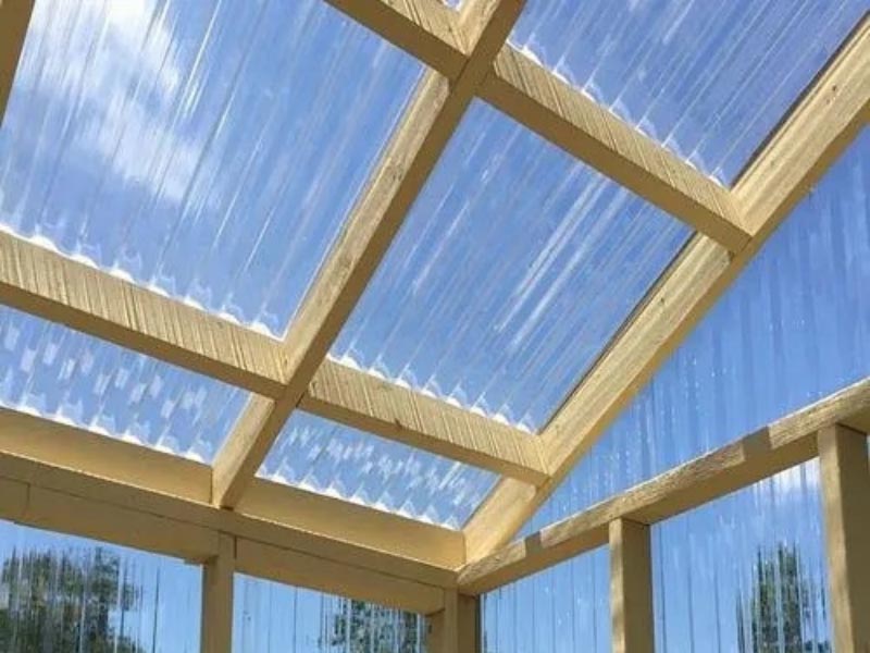 Máy sản xuất tấm lợp mái tôn sóng bằng nhựa polycarbonate PC cho mái che nắng